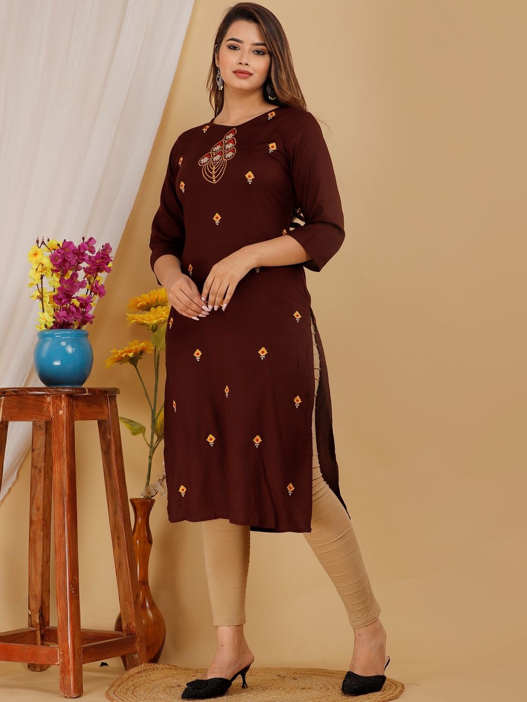 

Mehsoos Floral Embroidered Thread Work Straight Kurta, Brown