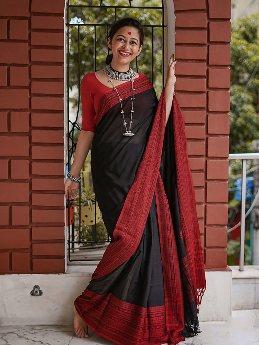 

BerMondsey Solid Woven Design Chanderi Saree, Black