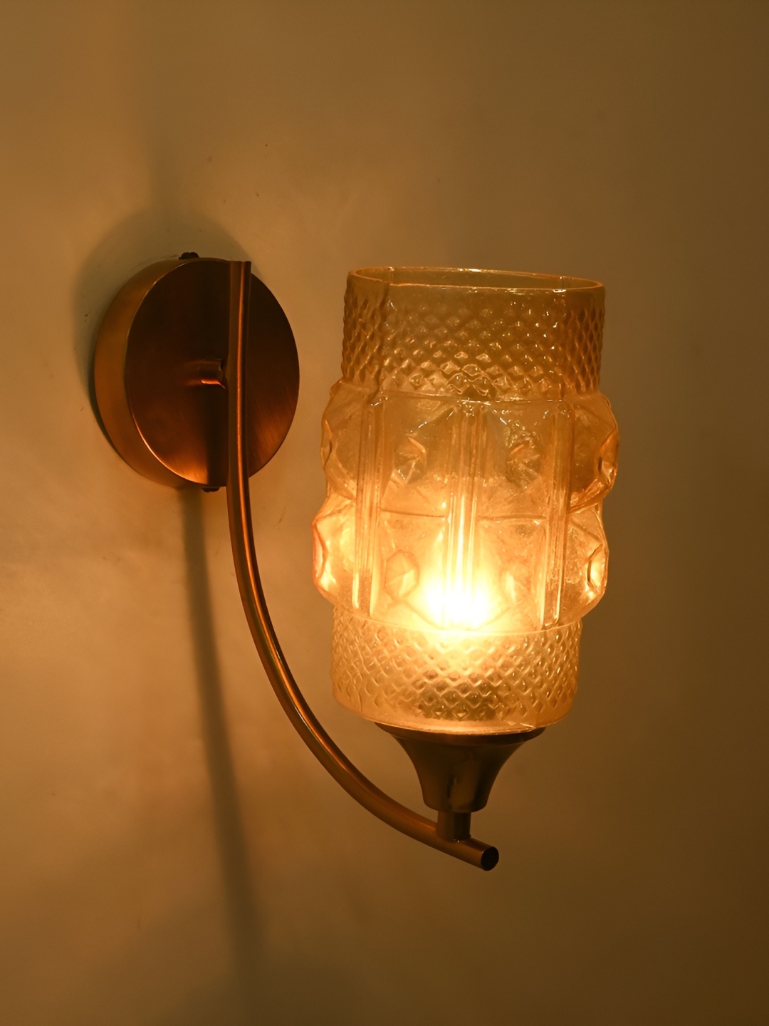 

Afast Gold-Toned Textured Cylinder Shaped Glass Wall Lamp