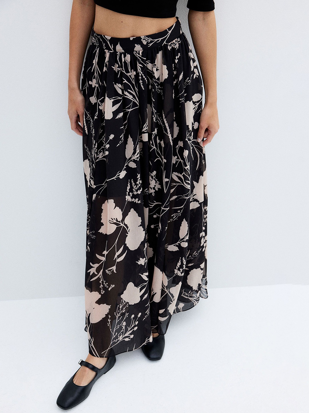 

H&M Voluminous Maxi Skirts, Black