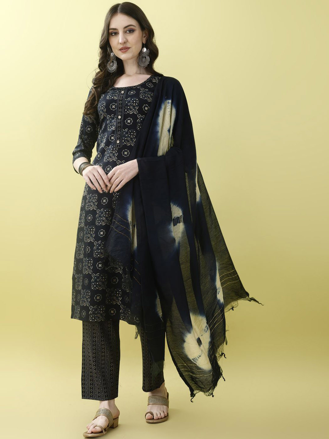 

KUNDAN FAB Floral Printed Pure Cotton Straight Kurta With Trousers & Dupatta, Navy blue