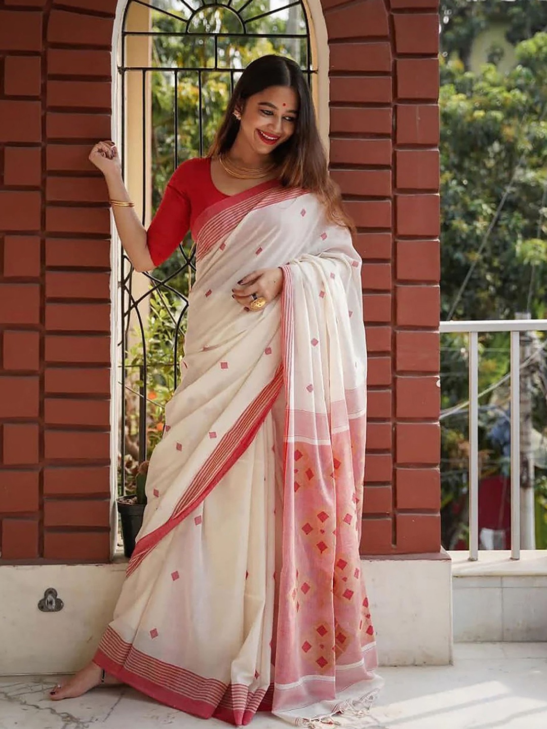 

BerMondsey Woven Design Chanderi Saree, White