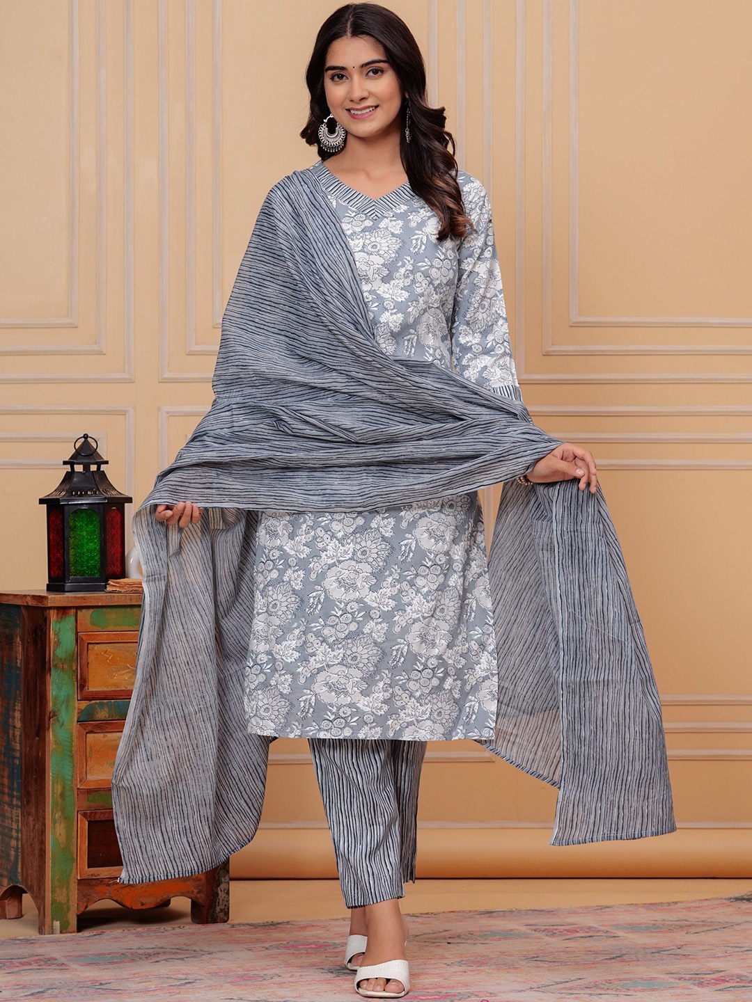 

BAESD Floral Printed V-Neck Pure Cotton Straight Kurta With Trousers & Dupatta, Grey