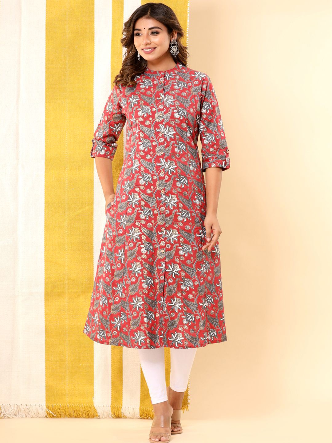 

ARAVALII Floral Printed Mandarin Collar Cotton Straight Kurta, Red