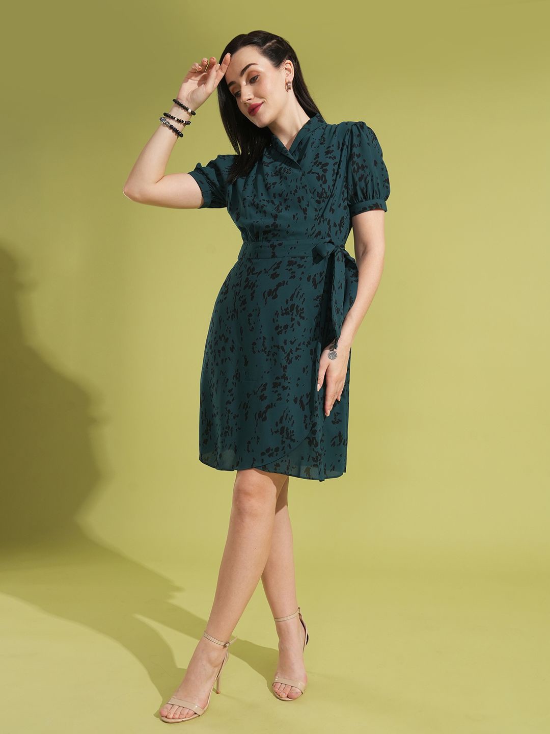 

Globus Animal Printed Puff Sleeves Waist Tie-Up Wrap Dress with Belt, Green