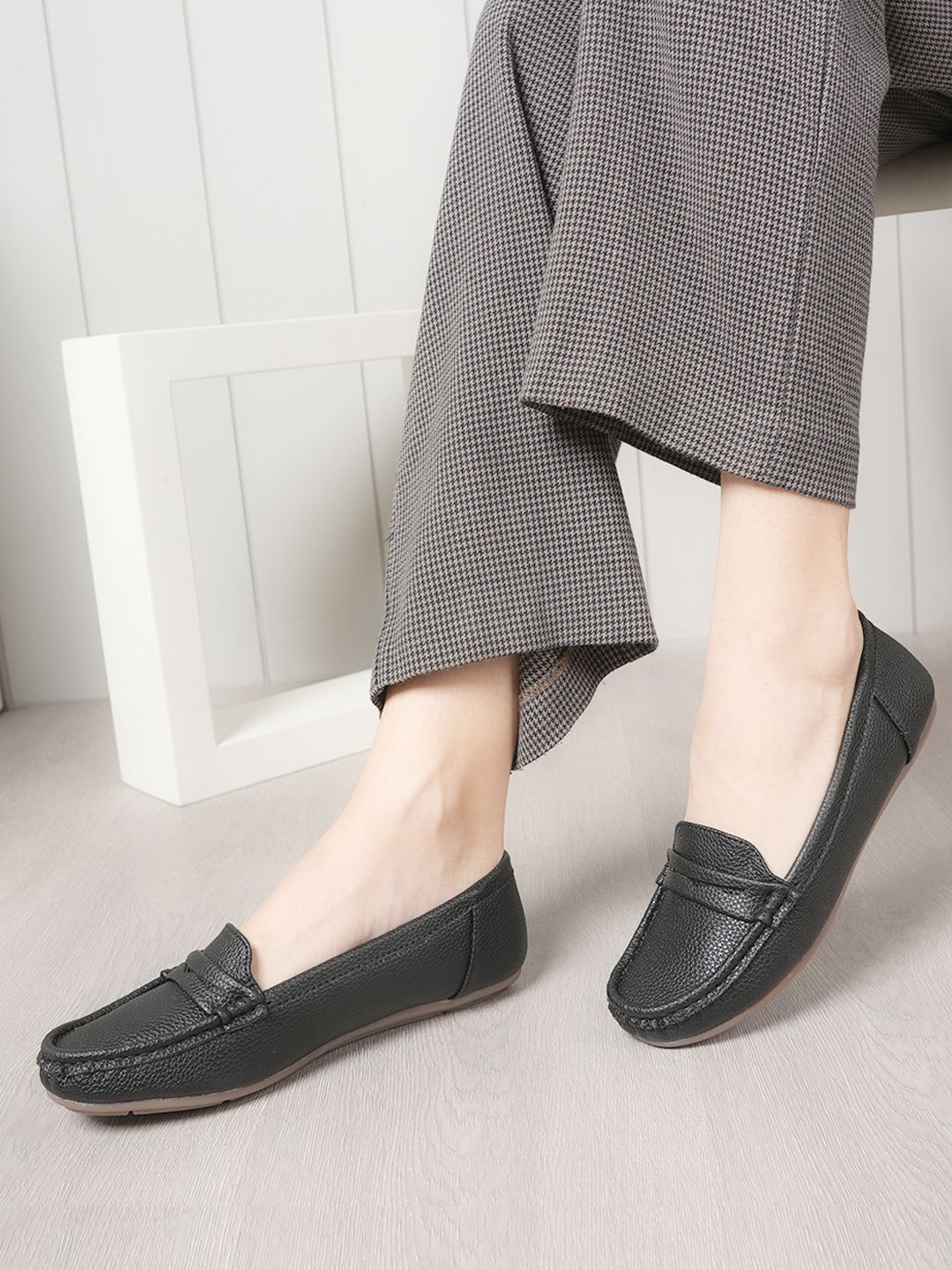 

DressBerry Women Textured Slip-On Casual Loafers, Black