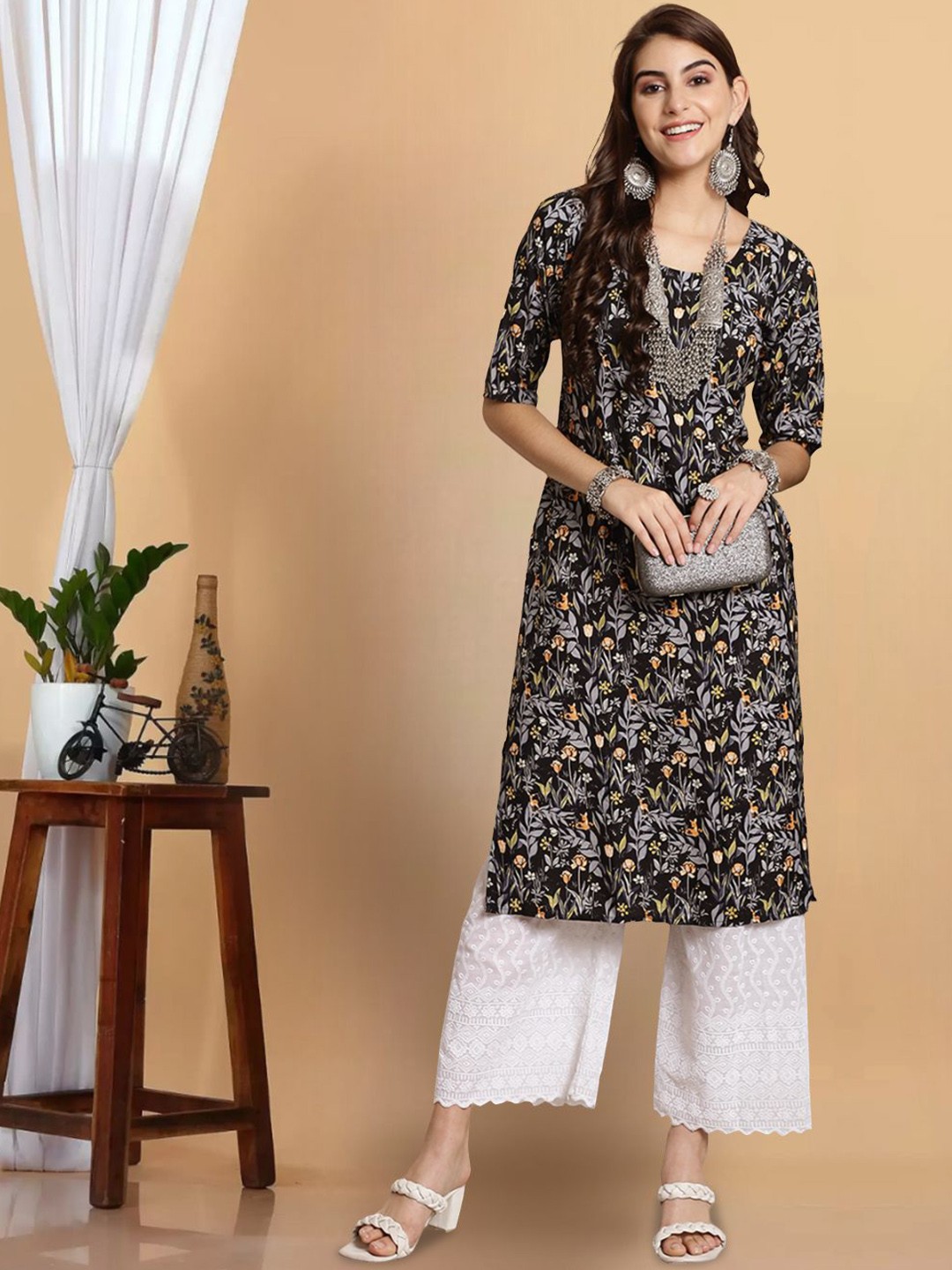 

7Threads Floral Printed Round Neck Crepe Straight Kurta, Black