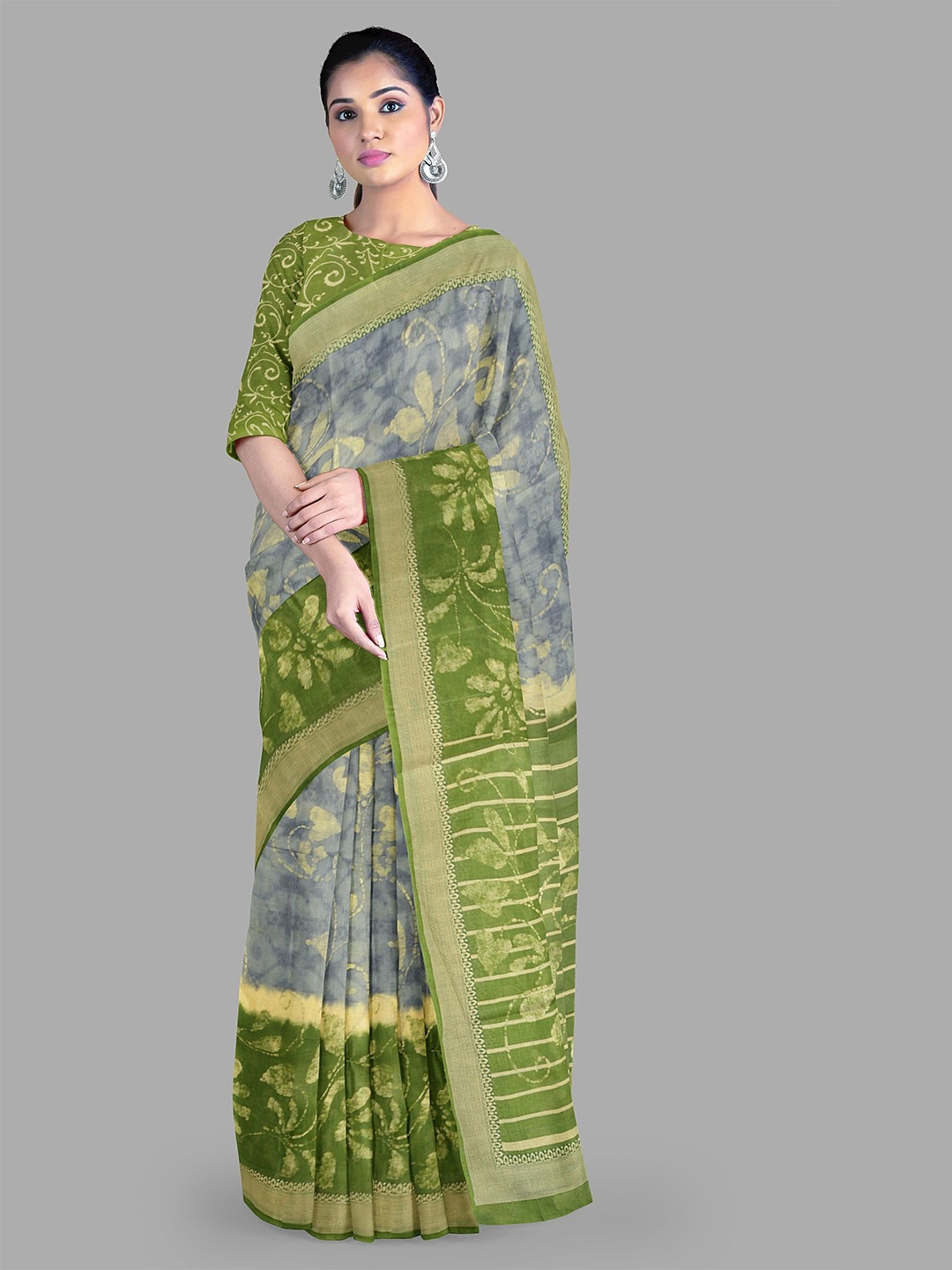 

The Chennai Silks Floral Zari Pure Cotton Gadwal Saree, Grey