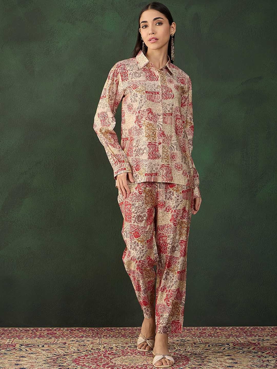 

Sangria Floral Printed Shirt With Trousers, Maroon