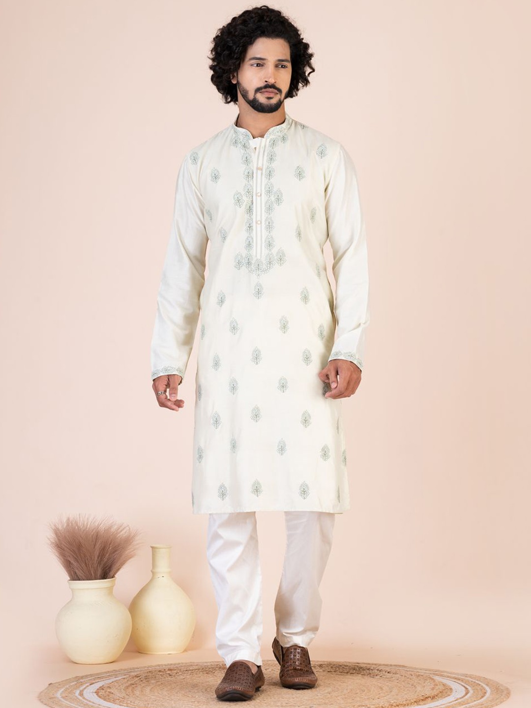 

HU - Handcrafted Uniquely Floral Embroidered Mandarin Collar Straight Kurta, Lime green