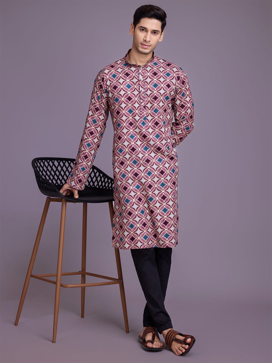 

ODETTE Men Geometric Yoke Design Thread Work Kurta, Pink