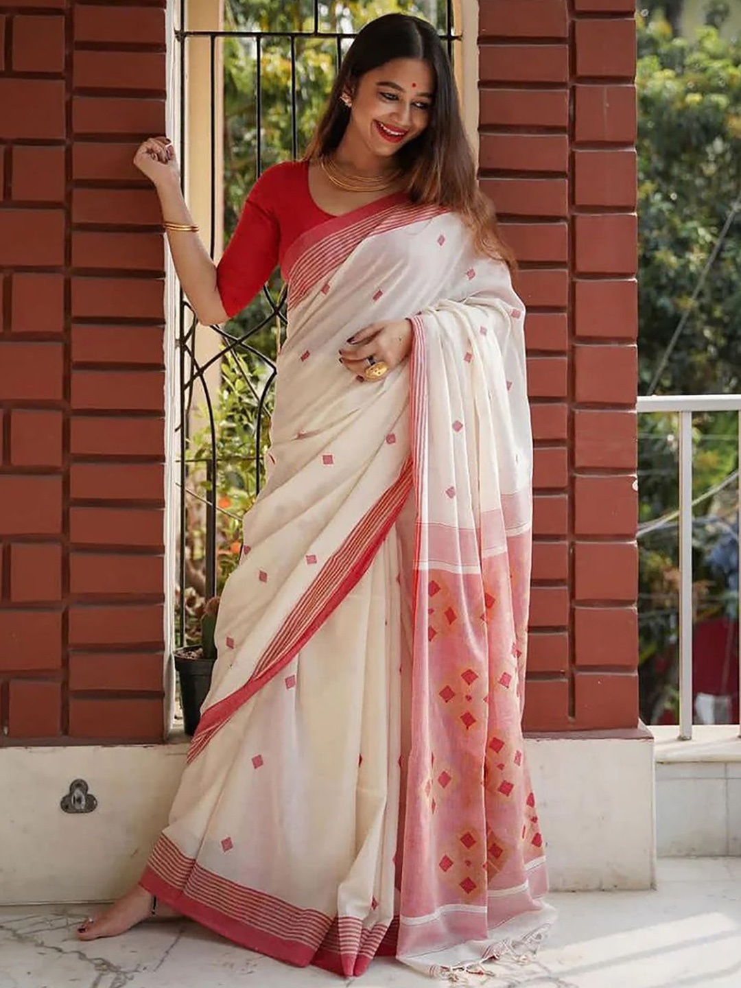 

Anjaneya Sarees Woven Design Chanderi Saree, White