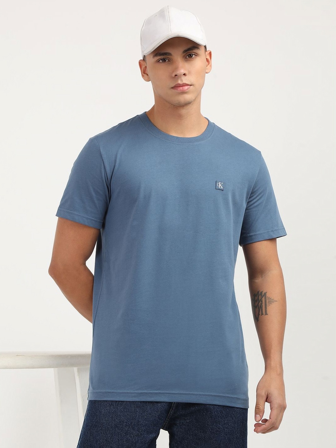 

Calvin Klein Jeans Men Drop-Shoulder Sleeves Pockets T-shirt, Blue