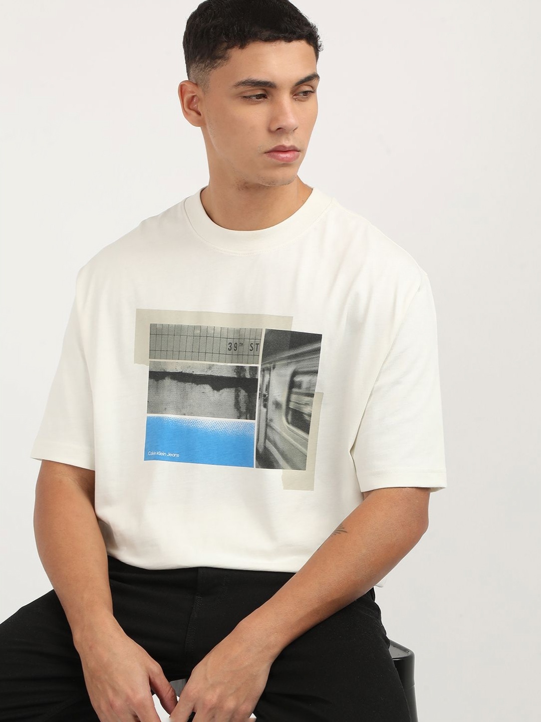 

Calvin Klein Jeans Men Printed Pockets T-shirt, White