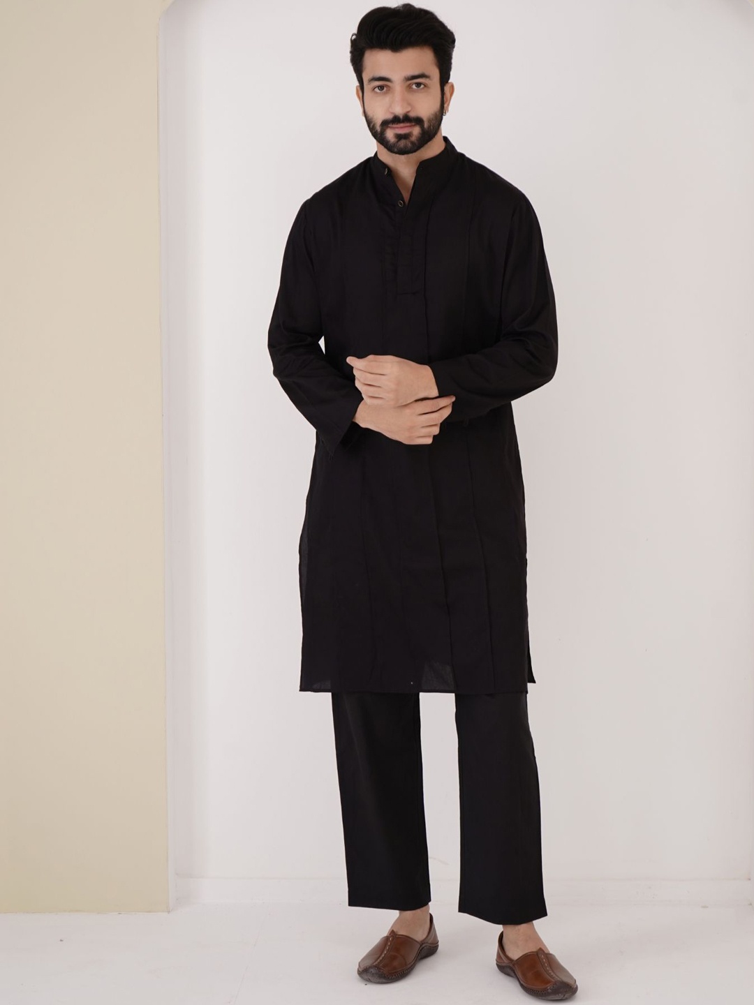

NERO Striped Embroidered Mandarin Collar Cotton Straight Kurta, Black