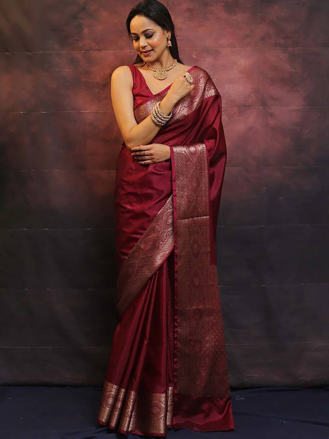 

Anjaneya Sarees Solid Zari Banarasi Saree, Maroon