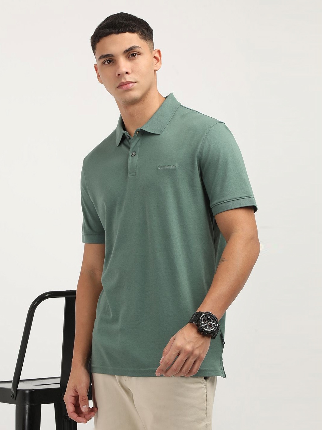 

Calvin Klein Jeans Men V-Neck Pockets T-shirt, Green