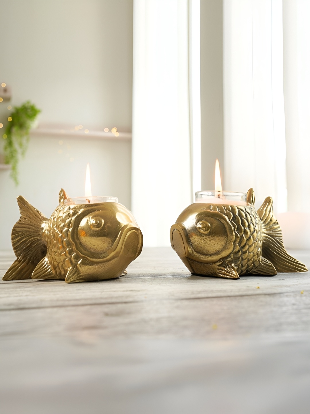 

BEHOMA Set of 2 Antique Gold Toned Ornate Aluminum Fish Candle Holders Showpiece