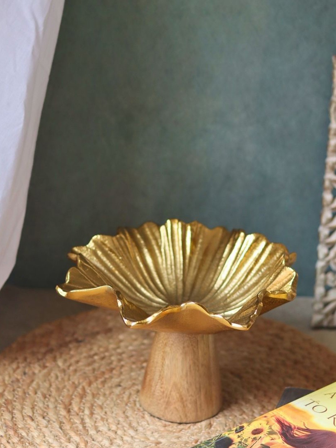 

WEAVING HOMES Metal Decorative Bowl, Gold