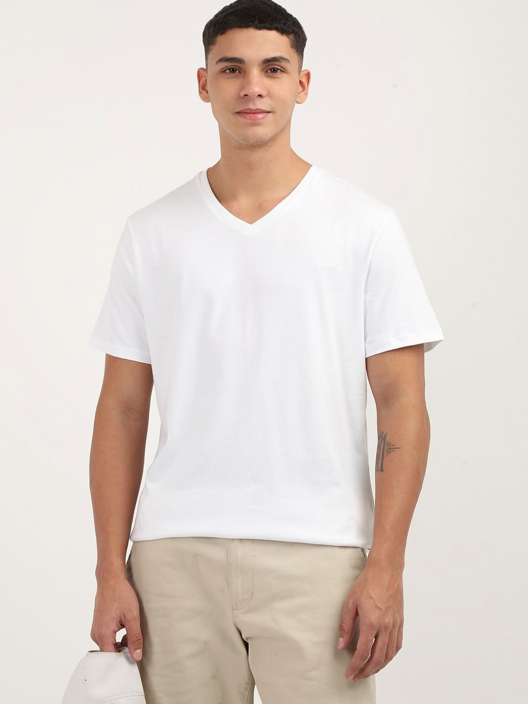 

Calvin Klein Jeans Men V-Neck Raw Edge T-shirt, White