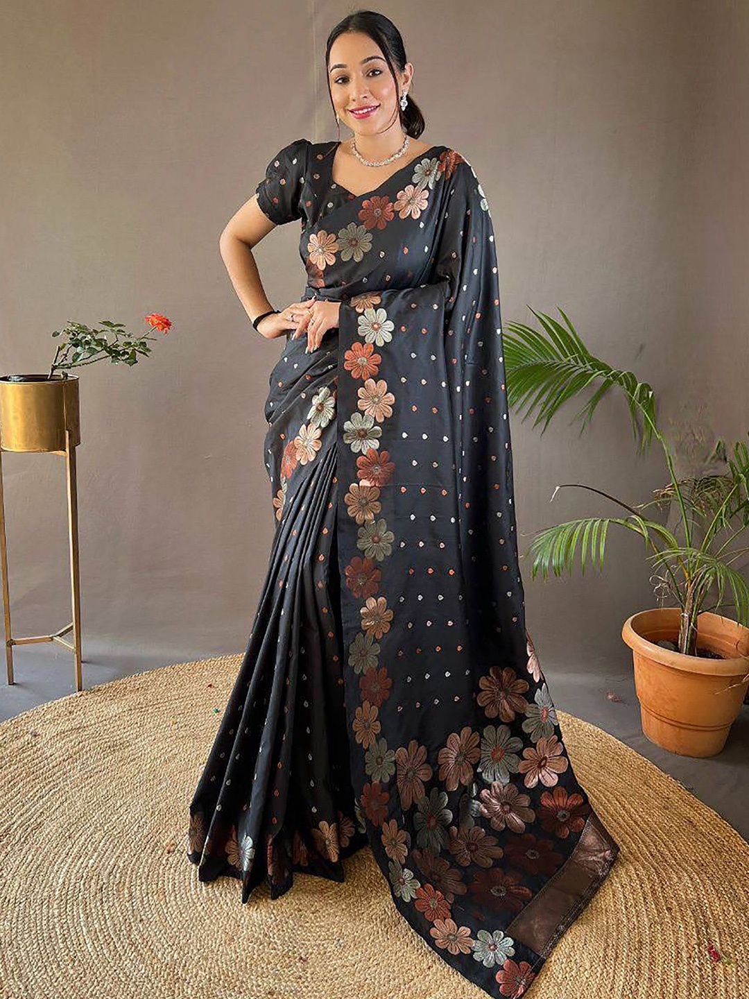 

Anjaneya Sarees Woven Design Zari Banarasi Saree, Black