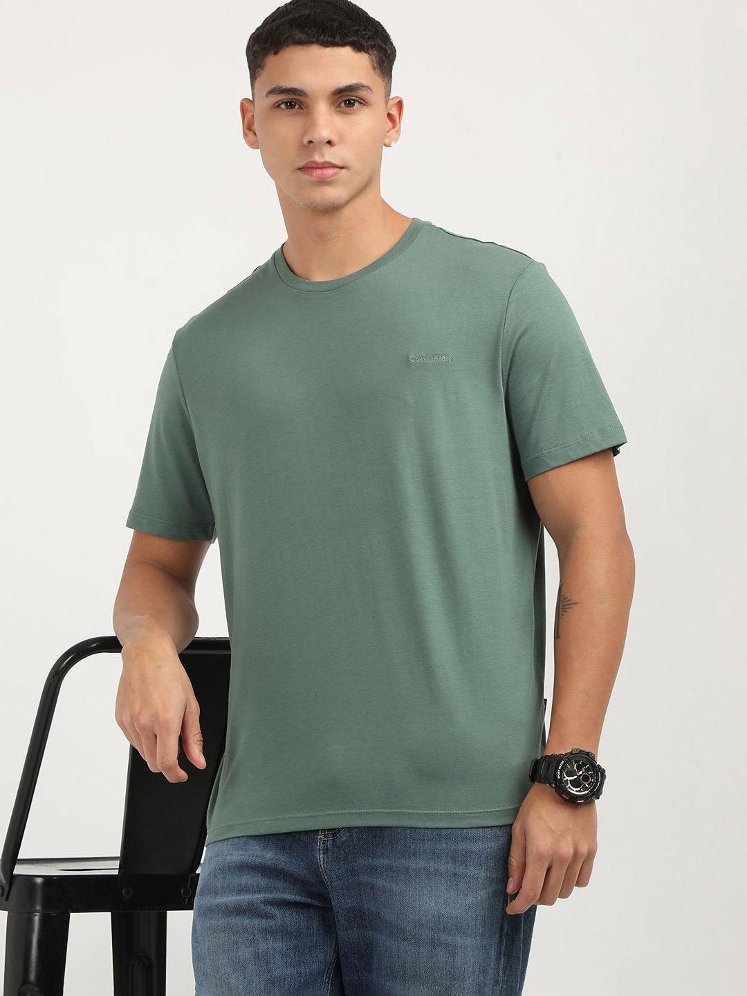 

Calvin Klein Jeans Men Colourblocked Raw Edge T-shirt, Green