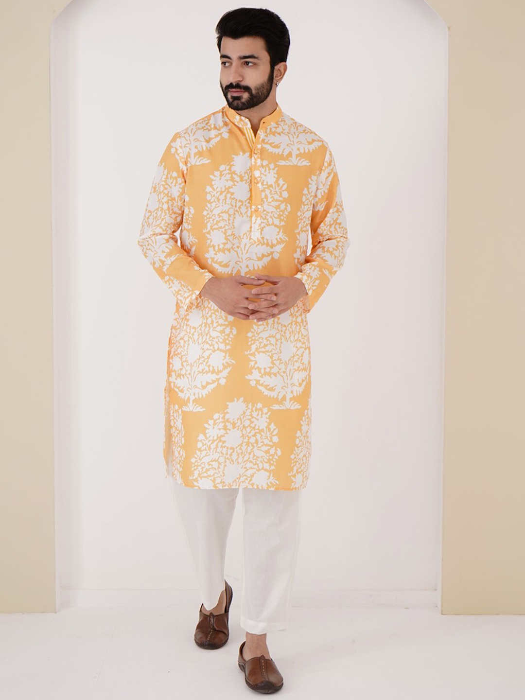 

NERO Men Patchwork Kurta, Yellow