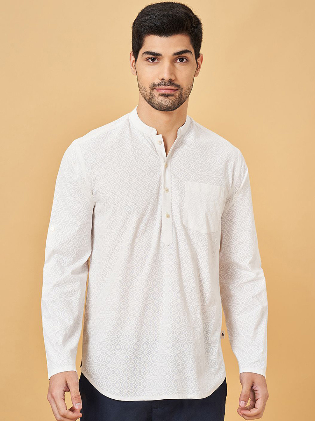 

indus route by Pantaloons Men Geometric Striped Chikankari Kurta, Off white