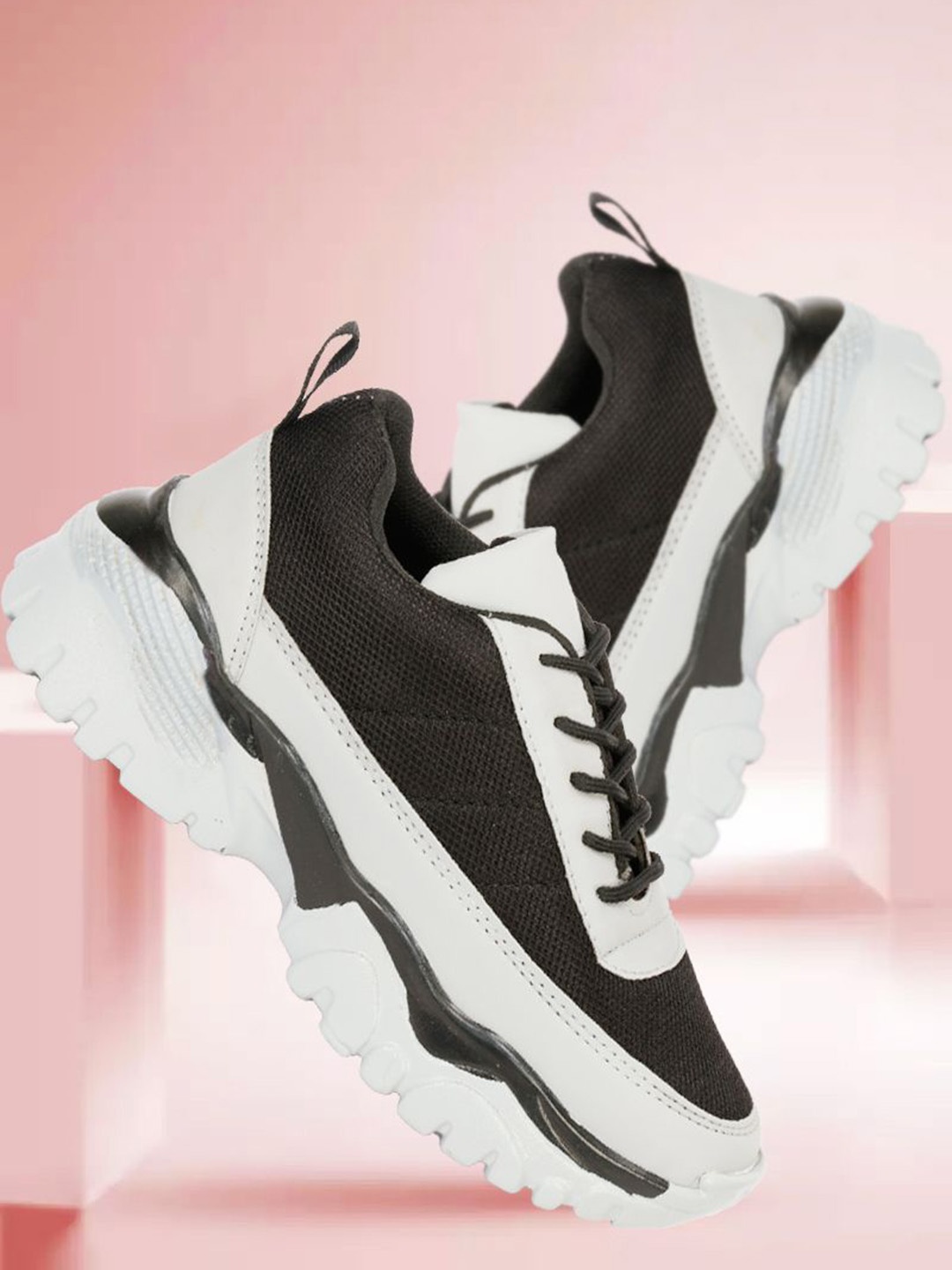 

AROOM Women Colourblocked Sneakers, Black