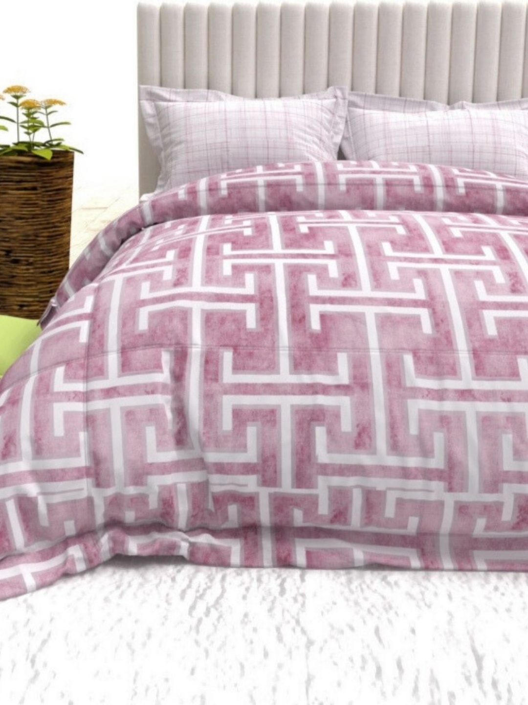 

THE WHITE MOSS Maroon & White Geometric 140 TC Queen Bedsheet with 2 Pillow Covers