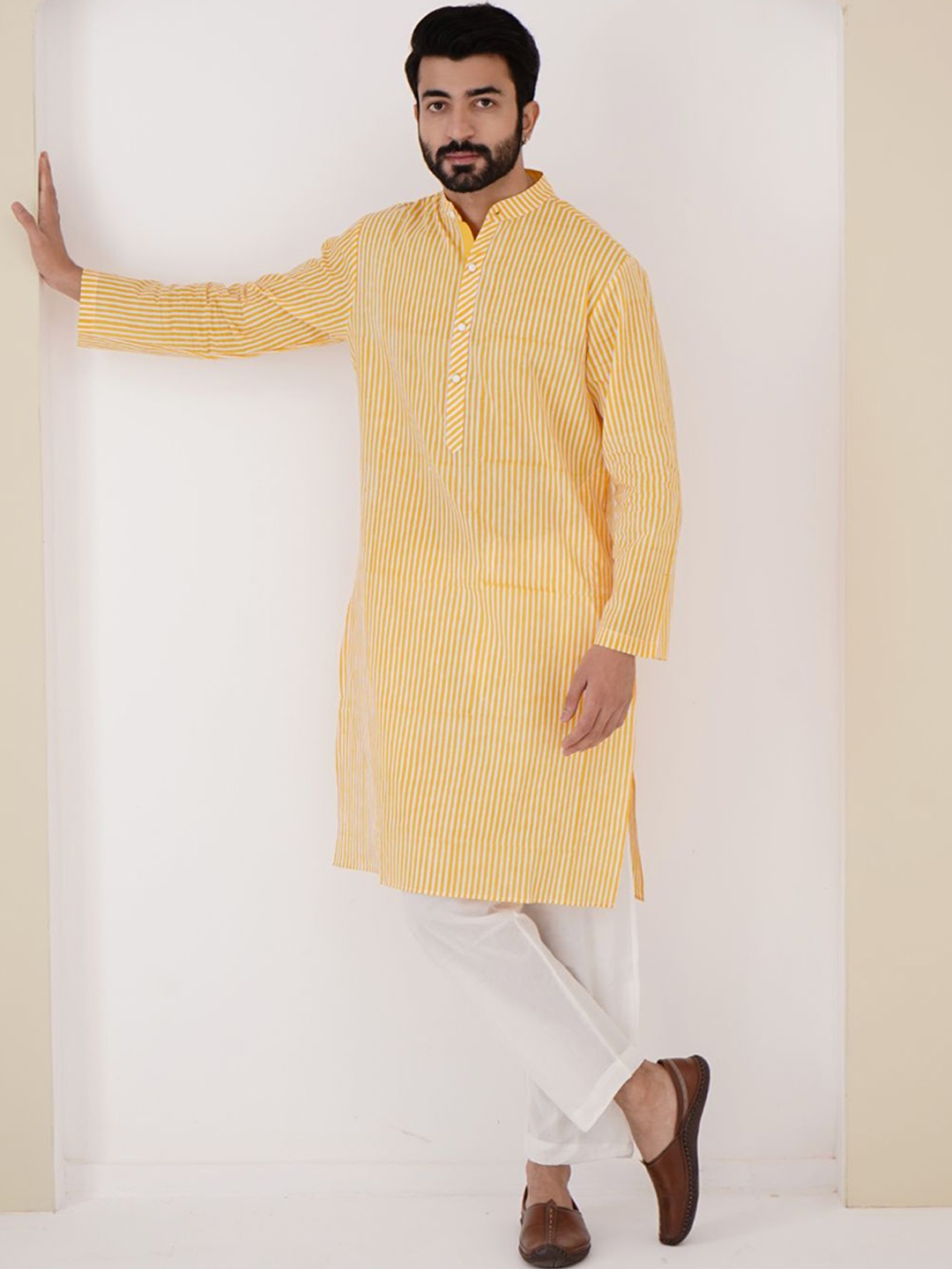 

NERO Diagonal Striped Band Collar Straight Cotton Kurta, Yellow