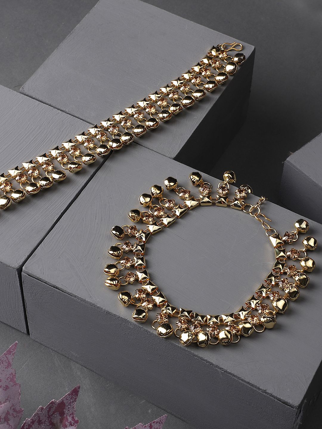 

MODE MANIA Gold-Plated Artificial Stones Anklet