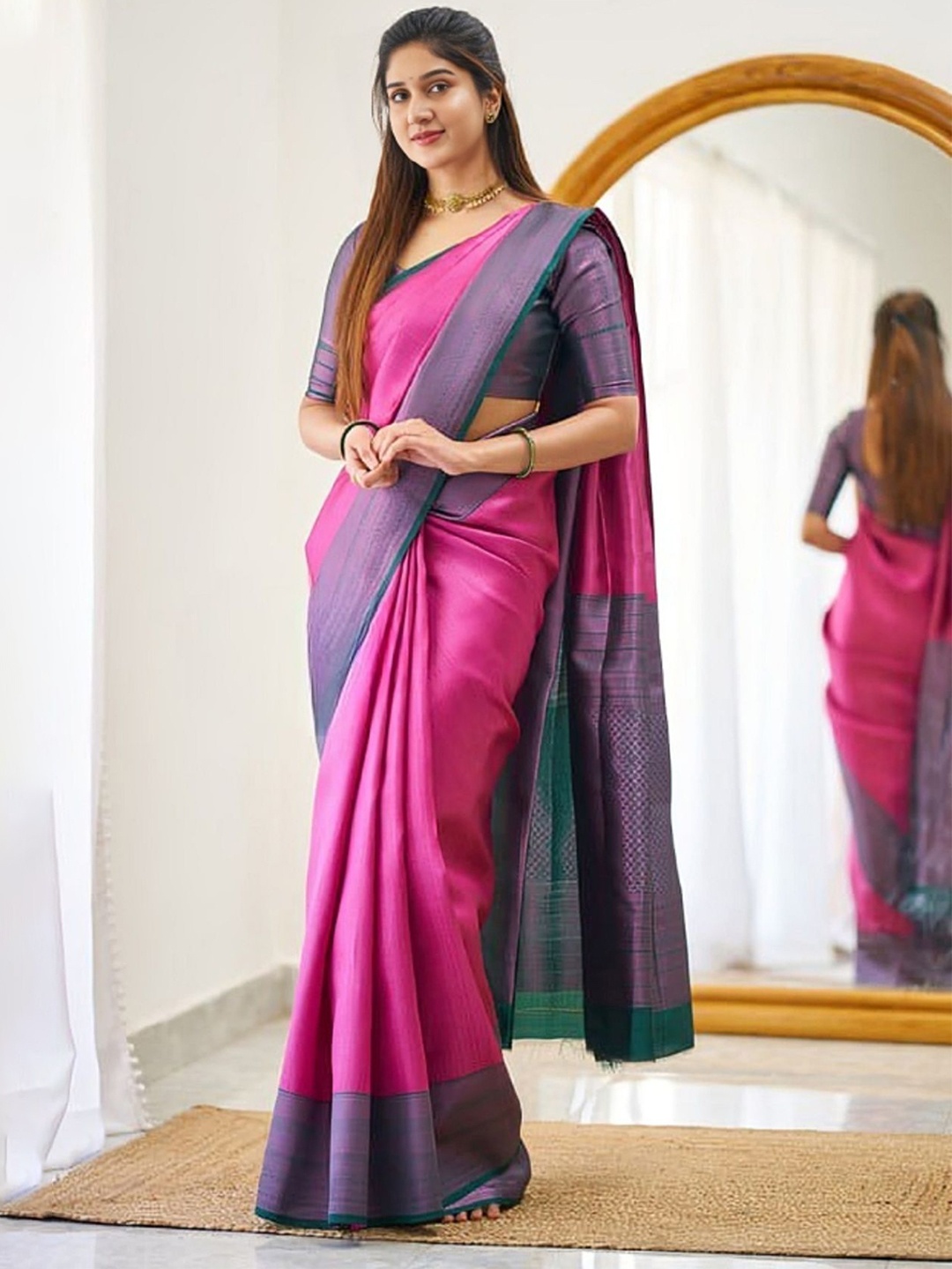 

APNISHA Woven Design Zari Pure Silk Saree, Pink