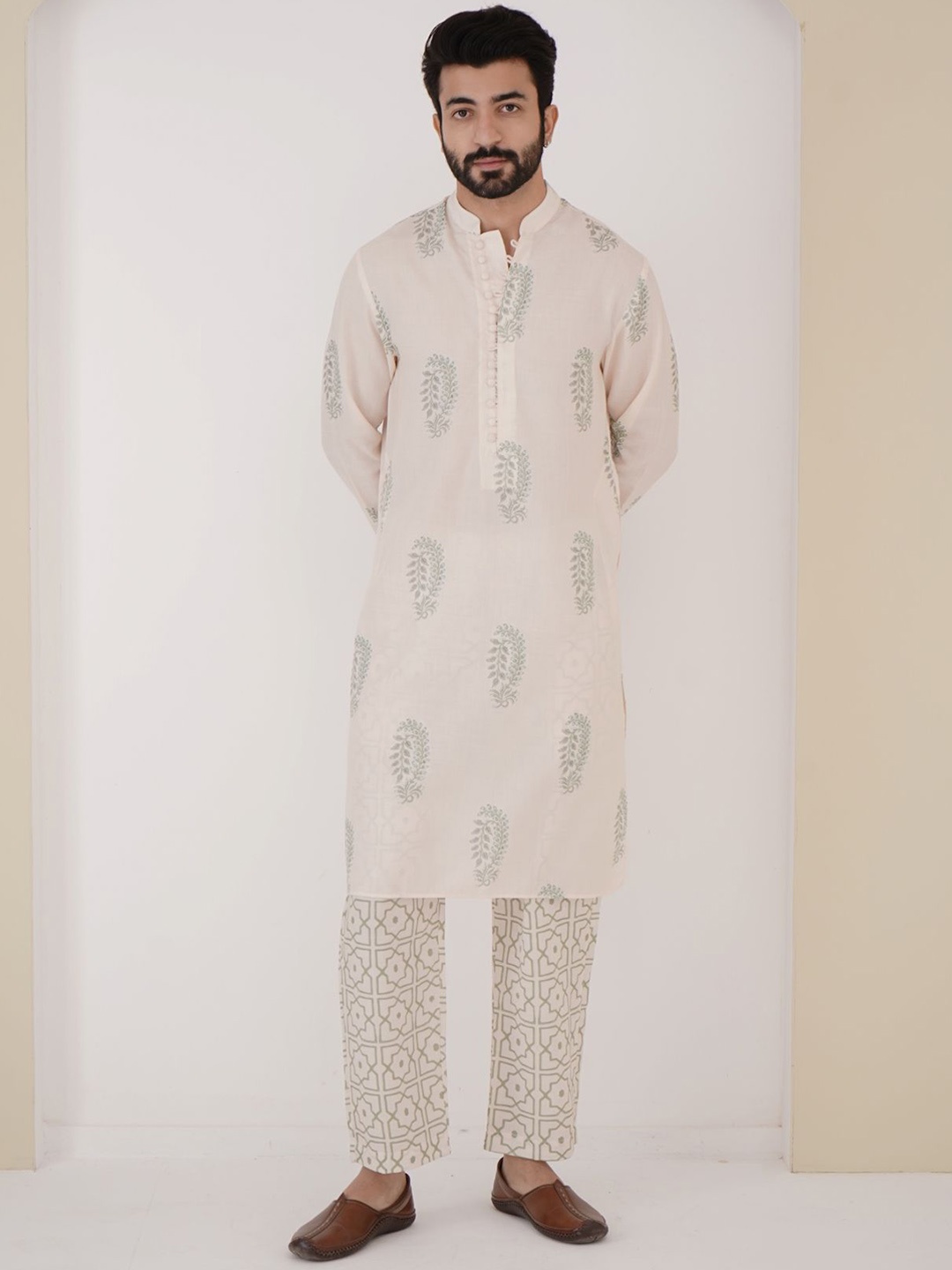 

NERO Ethnic Motifs Printed Cotton Straight Kurta, Off white