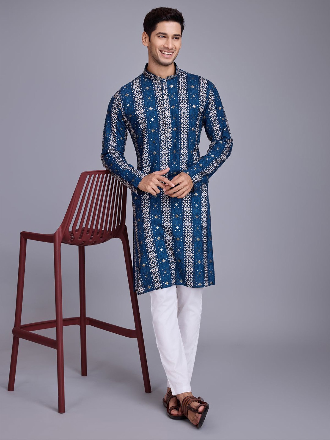 

ODETTE Men Geometric Striped Thread Work Kurta, Blue