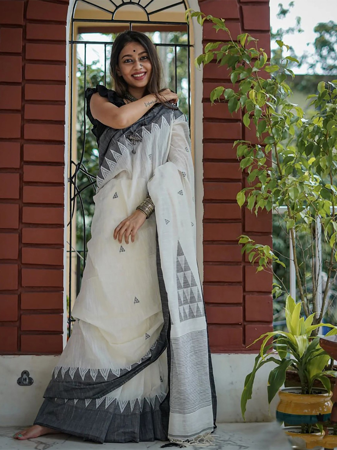 

Anjaneya Sarees Chanderi Saree, White