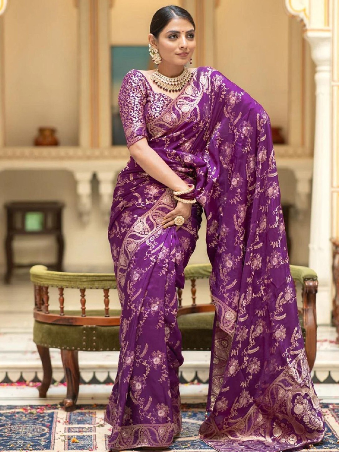 

APNISHA Floral Zari Pure Silk Saree, Lavender