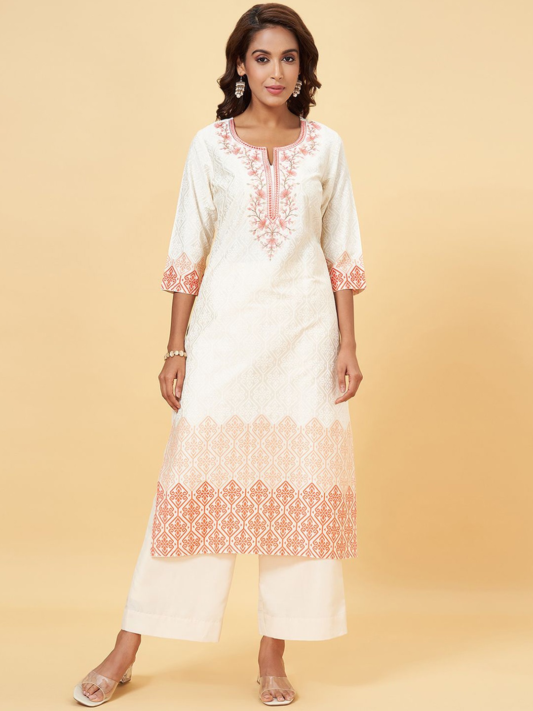 

RANGMANCH BY PANTALOONS Floral Embroidered Notch Neck Thread Work Kurta, Peach