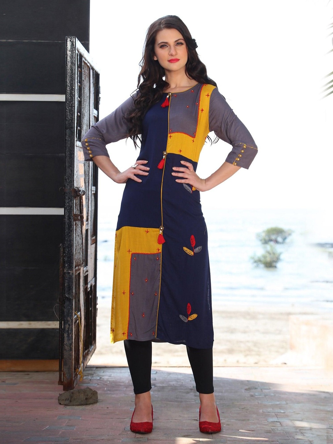 

Peachmode Floral Embroidered Thread Work Floral Kurta, Black