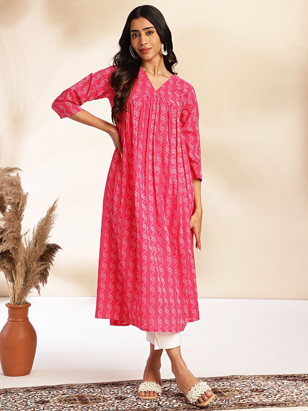 

Janasya Geometric Printed V-Neck Pure Cotton Kurta, Pink