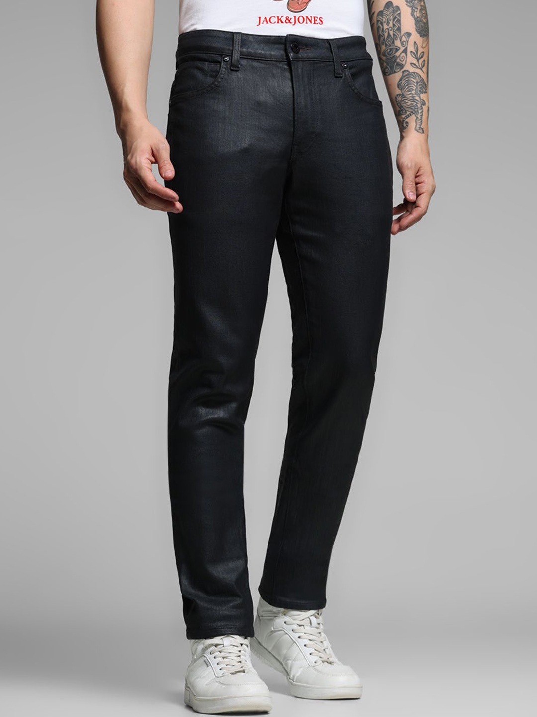 

Jack & Jones Men Low-Rise Mildly Distressed Stretchable Jeans, Black