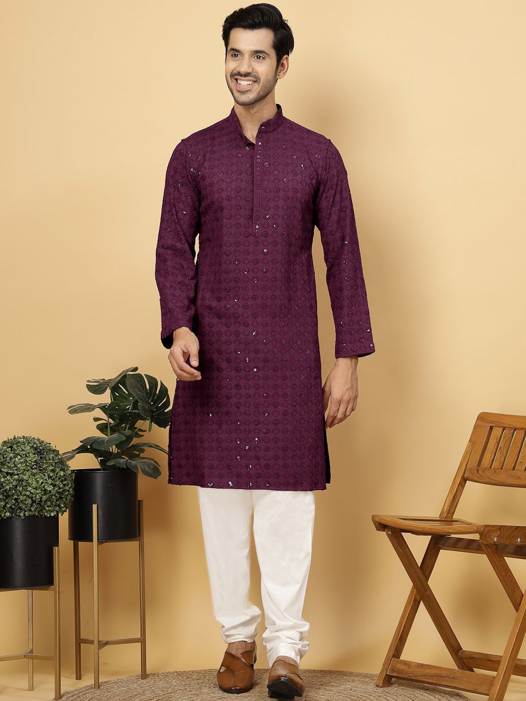 

FABINALIV Ethnic Motifs Embroidered Sequined Pure Cotton Kurta, Burgundy