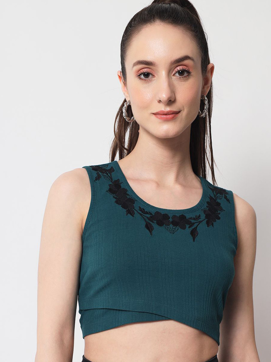 

Yaadleen Women Floral Printed Embroidered Round Neck Pure Cotton Top, Green