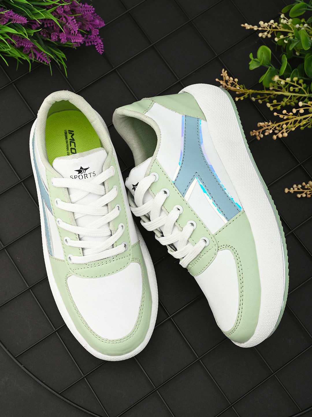 

IMCOLUS Women Colourblocked Lightweight Lace-Ups Sneakers, Green