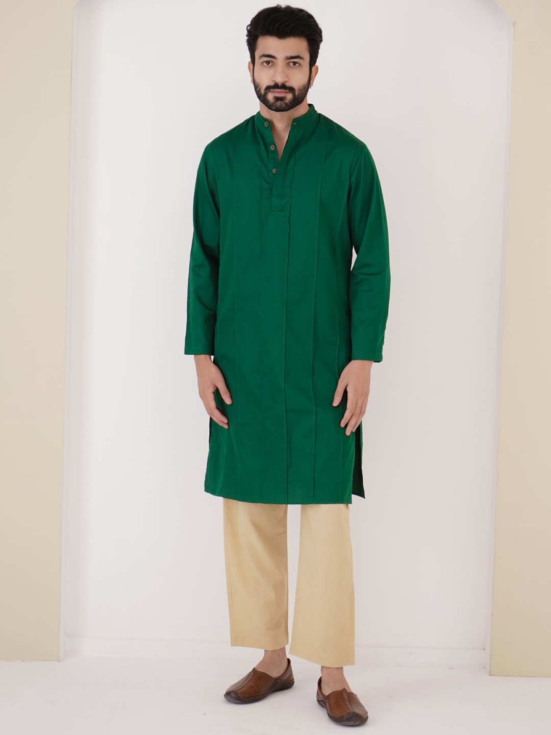 

NERO Pintuck Panelled Style Band Collar Cuffed Sleeves Straight Kurta, Green