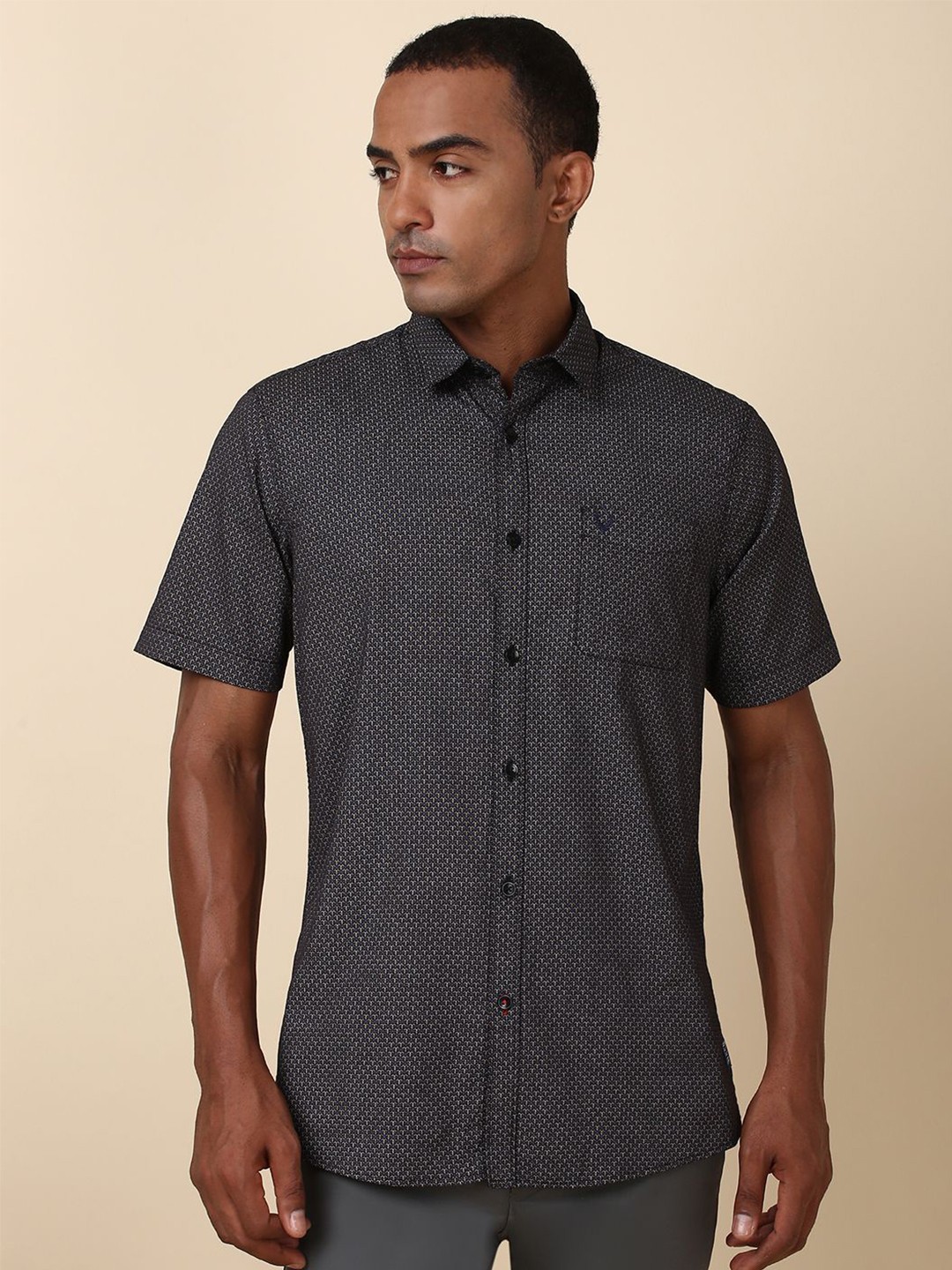 

Allen Solly Men Custom Spread Collar Solid Cotton Casual Shirt, Black