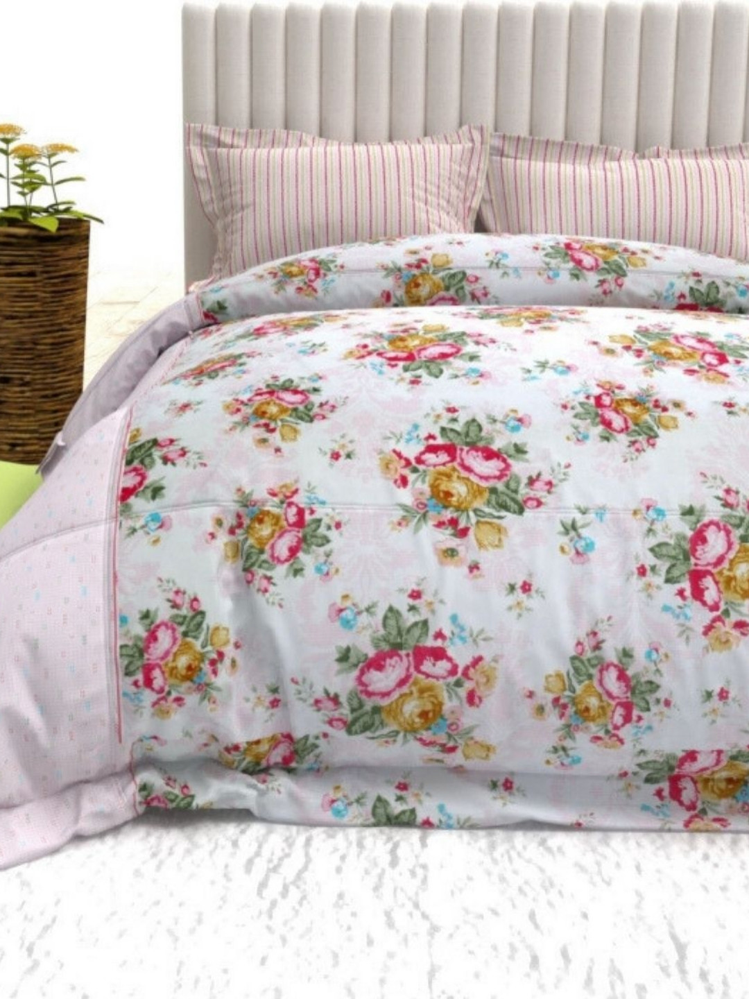 

THE WHITE MOSS Pink & Green Floral 140 TC Queen Bedsheet with 2 Pillow Covers