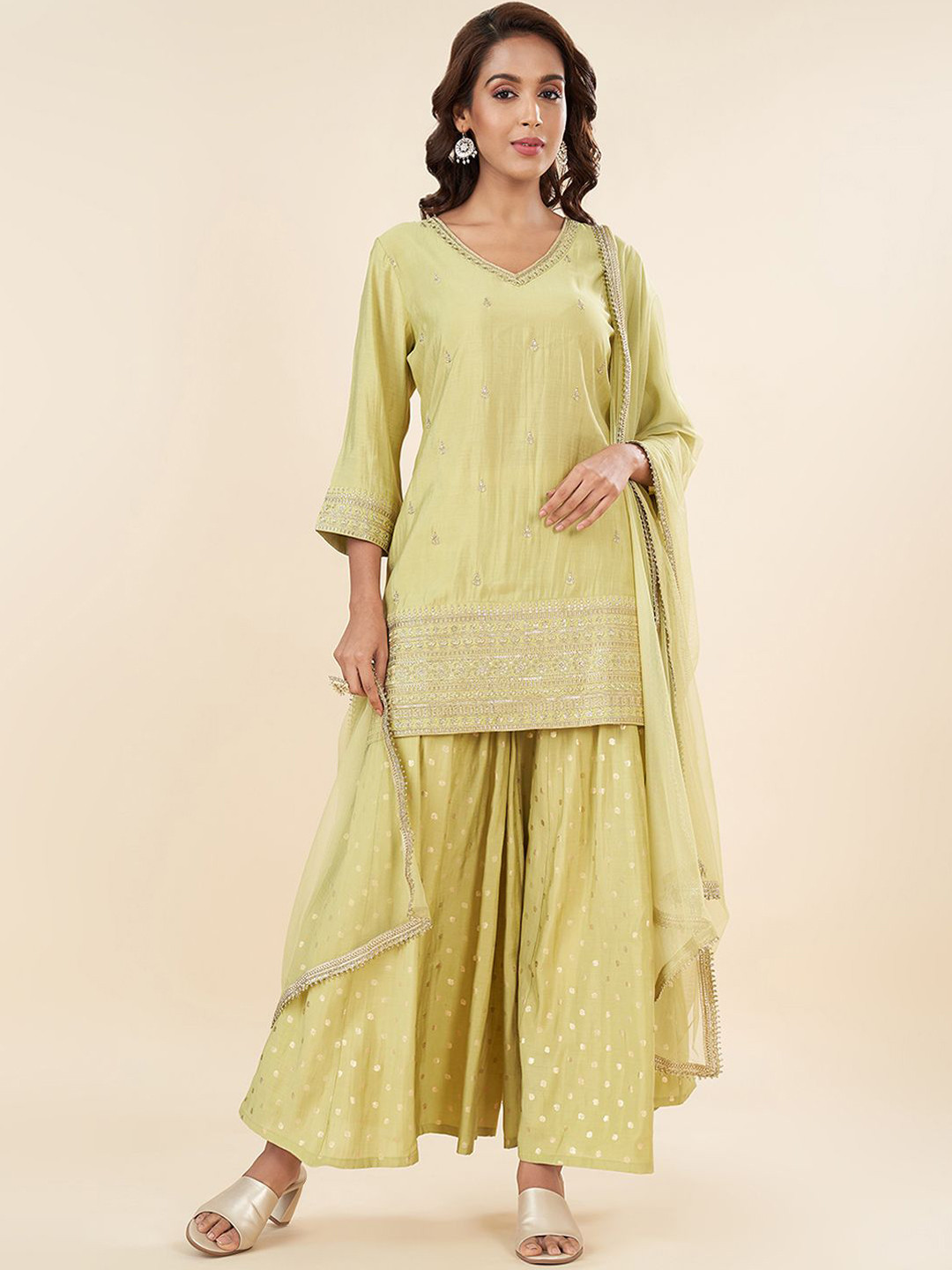 

RANGMANCH BY PANTALOONS Flared Sleeves Gotta Patti Straight Kurta, Green