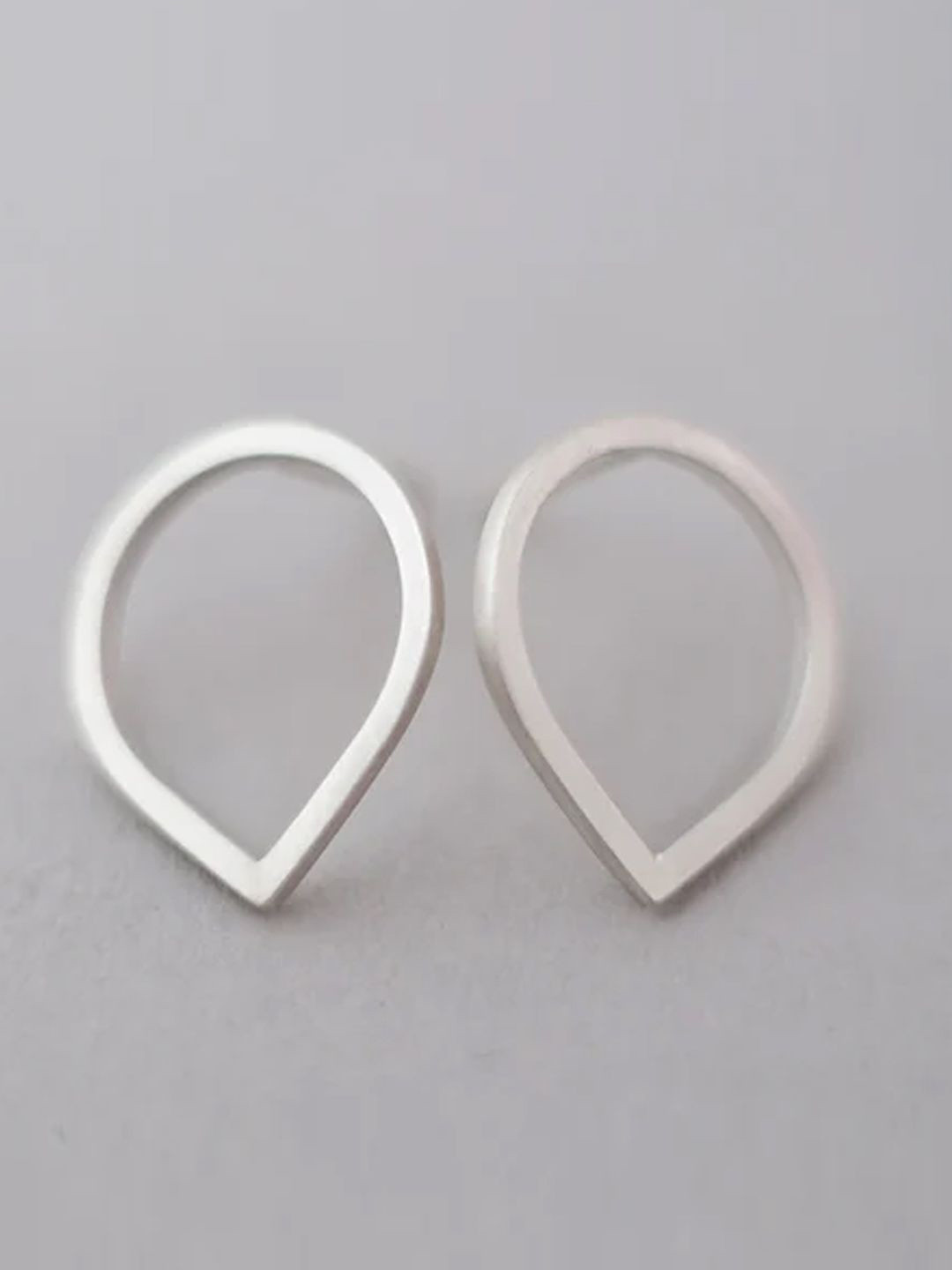 

DressBerry 925 Sterling Silver Teardrop Shaped Drop Earrings