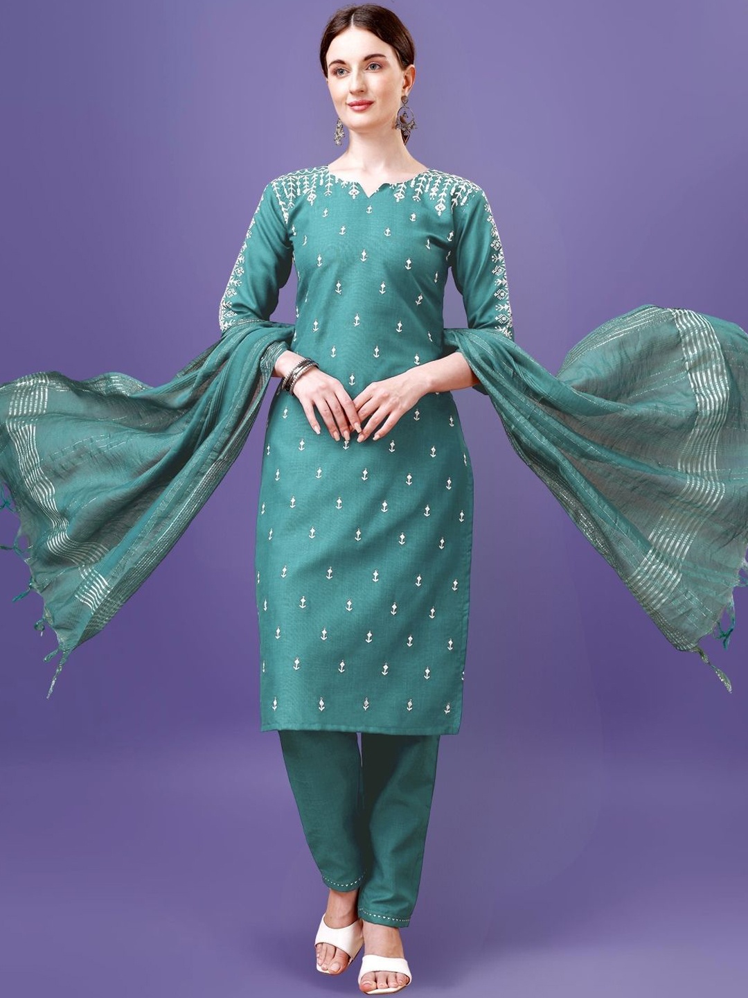 

MAGMINA Ethnic Motifs Embroidered Thread Work Kurta With Trousers & Dupatta, Teal